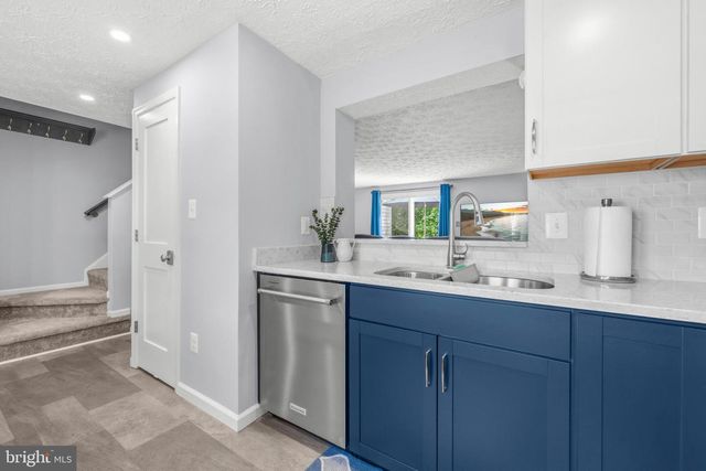 9179 FOREST BREEZE CT, Springfield, VA 22152