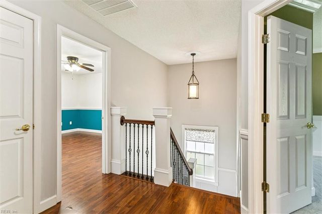 506 Robin Hood DR, Yorktown, VA 23693
