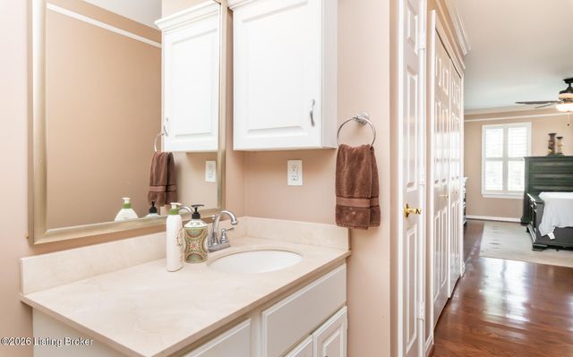 1502 Eastbridge Ct, Louisville, KY 40223
