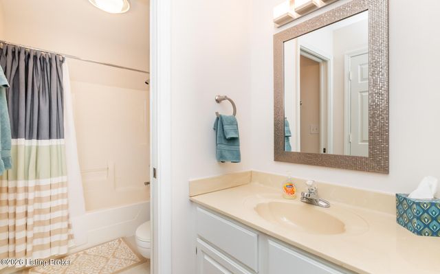 1502 Eastbridge Ct, Louisville, KY 40223