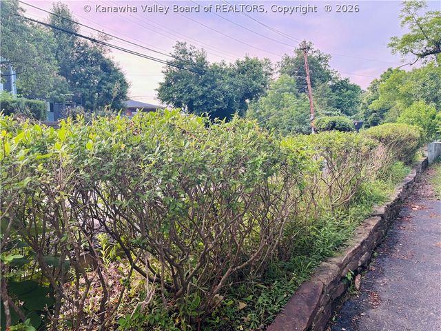 902 Wilkie Drive, Charleston, WV 25314