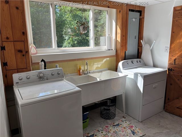 902 Wilkie Drive, Charleston, WV 25314