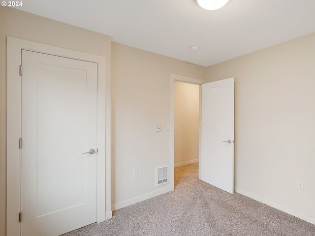 10827 E BURNSIDE St, Portland, OR 97216