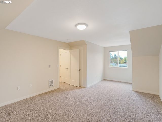 10827 E BURNSIDE St, Portland, OR 97216