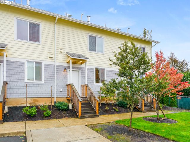 10827 E BURNSIDE St, Portland, OR 97216