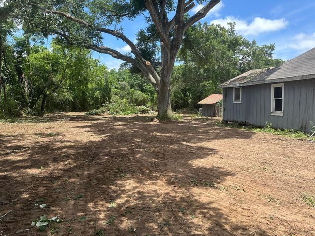 726 Travis Street, Sealy, TX 77474