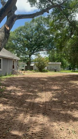 726 Travis Street, Sealy, TX 77474