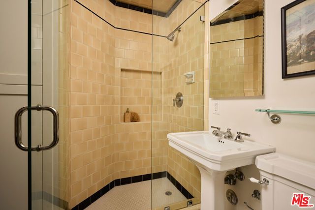 802 S Genesee Avenue, Los Angeles, CA 90036