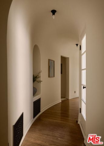 802 S Genesee Avenue, Los Angeles, CA 90036