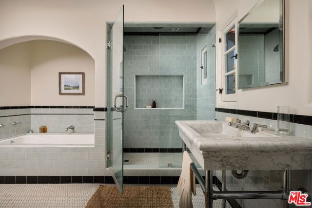 802 S Genesee Avenue, Los Angeles, CA 90036