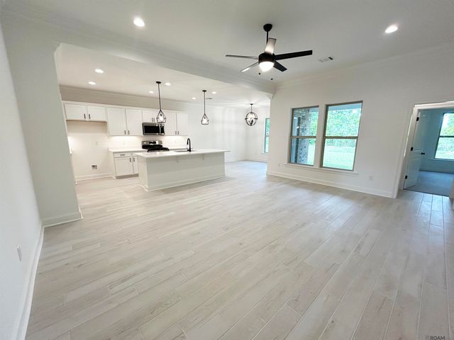 18843 Corlis Green Dr, Zachary, LA 70791