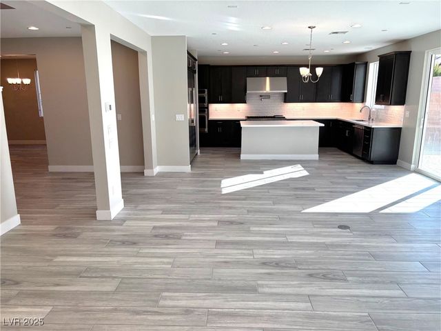 8795 Spencer Garrett Street, Las Vegas, NV 89113