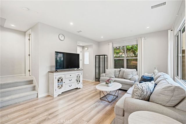 135 Messenger, Irvine, CA 92618