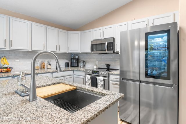 789 Vocelle Avenue N, Sebastian, FL 32958