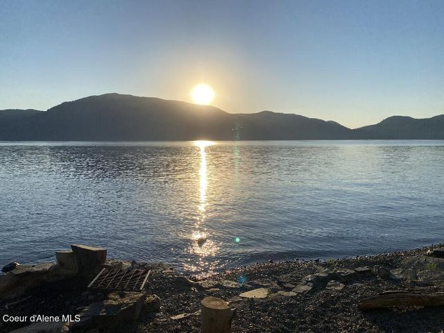 812 Pine Cove RD, Bayview, ID 83803