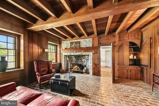 1807 APPLE TREE LN, Bethlehem, PA 18015