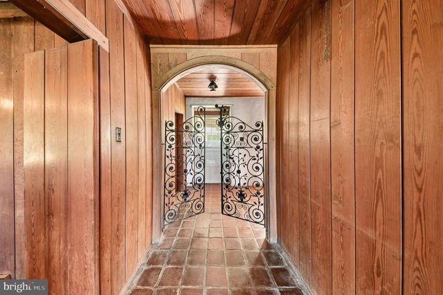 1807 APPLE TREE LN, Bethlehem, PA 18015