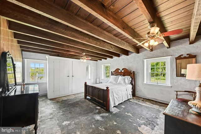 1807 APPLE TREE LN, Bethlehem, PA 18015