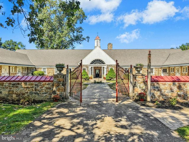 1807 APPLE TREE LN, Bethlehem, PA 18015