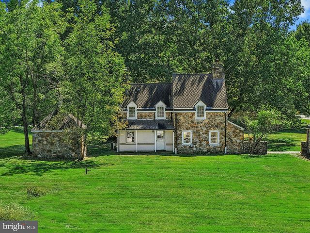 1807 APPLE TREE LN, Bethlehem, PA 18015