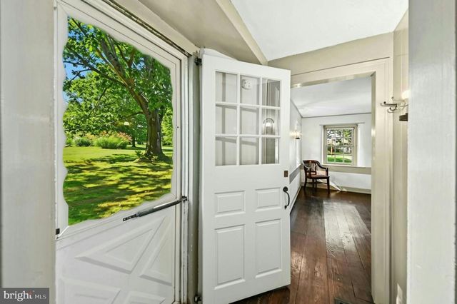 1807 APPLE TREE LN, Bethlehem, PA 18015