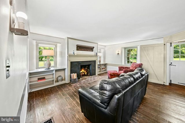 1807 APPLE TREE LN, Bethlehem, PA 18015
