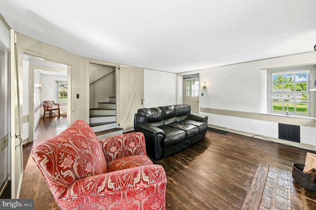1807 APPLE TREE LN, Bethlehem, PA 18015