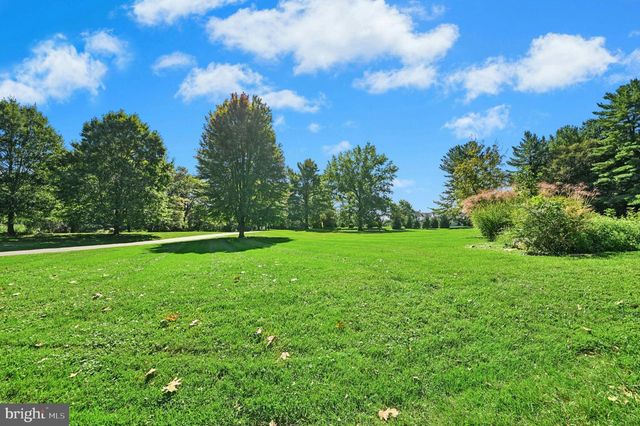 1807 APPLE TREE LN, Bethlehem, PA 18015
