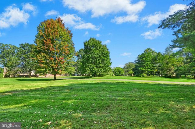 1807 APPLE TREE LN, Bethlehem, PA 18015