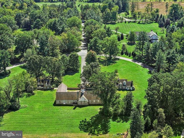 1807 APPLE TREE LN, Bethlehem, PA 18015