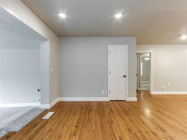 10508 Whitehaven Road, The Village, OK 73120