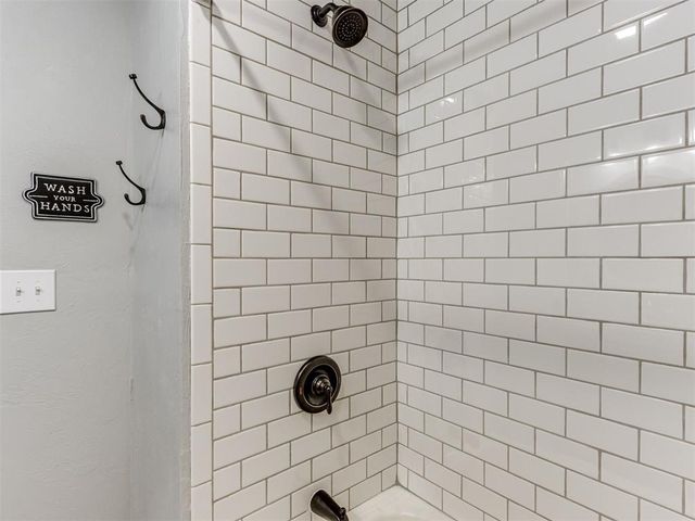 10508 Whitehaven Road, The Village, OK 73120