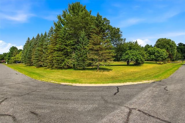 116 Grey Friar Lane, Eau Claire, WI 54701
