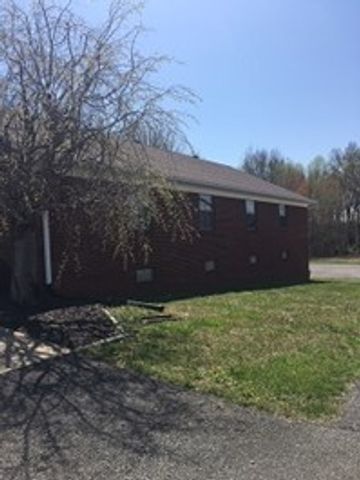 713 College St, Portland, TN 37148
