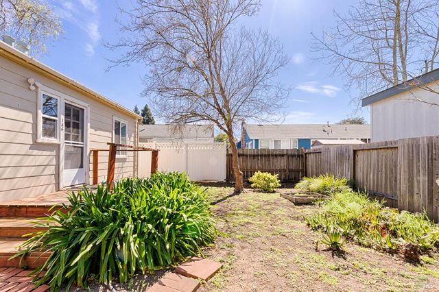 182-186 Torzelli Ln, Santa Rosa, CA 95407