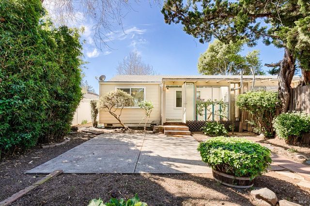 182-186 Torzelli Ln, Santa Rosa, CA 95407