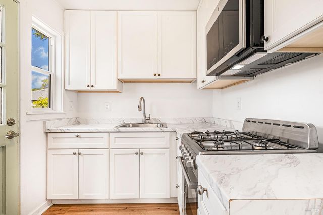 182-186 Torzelli Ln, Santa Rosa, CA 95407