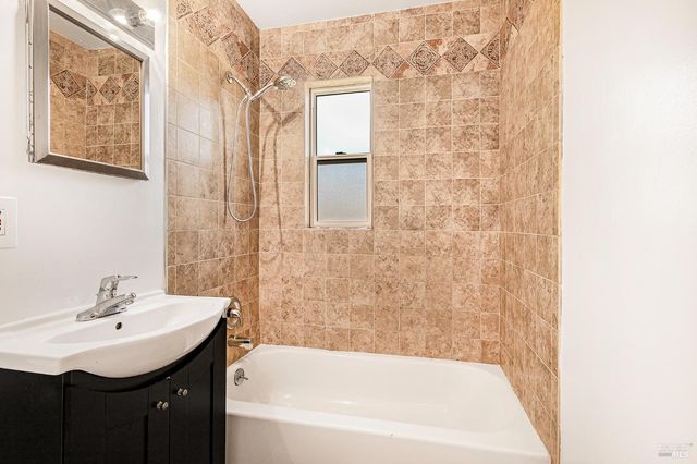 182-186 Torzelli Ln, Santa Rosa, CA 95407