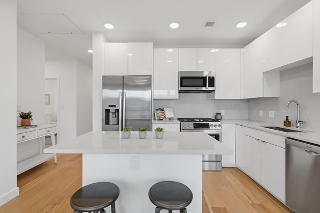 45 Lewis St 501, Boston, MA 02128