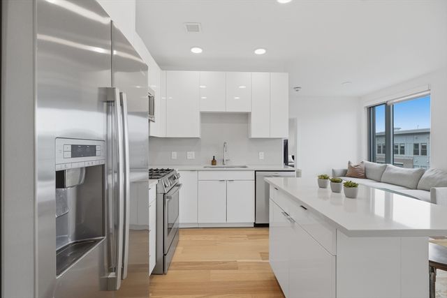 45 Lewis St 501, Boston, MA 02128
