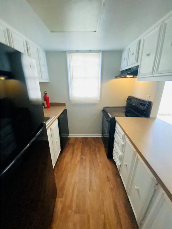 Image 9 of property listing at 2757 L B MCLEOD ROAD C, Orlando, FL 32805