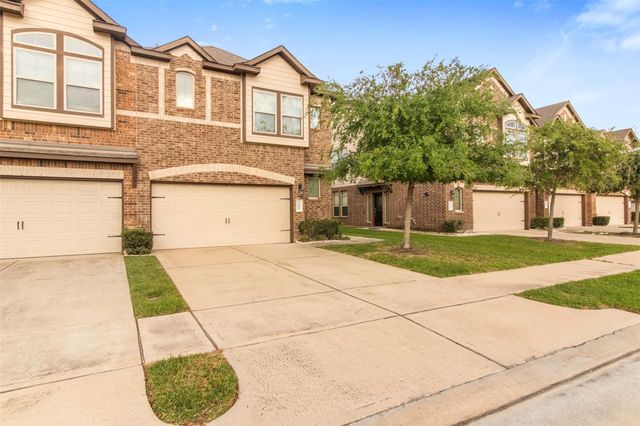3411 Rainflower Springs Lane, Rosenberg, TX 77471