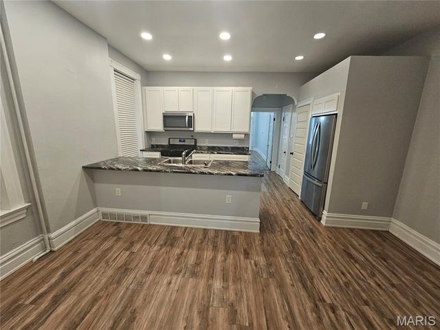 1830 Russell Boulevard, St Louis, MO 63104