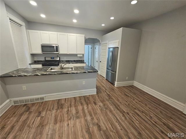 1830 Russell Boulevard, St Louis, MO 63104