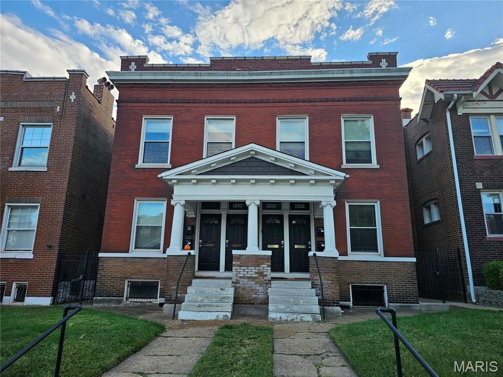 1830 Russell Boulevard, St Louis, MO 63104