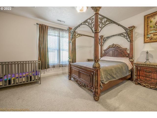 14310 Se STEELE St, Portland, OR 97236