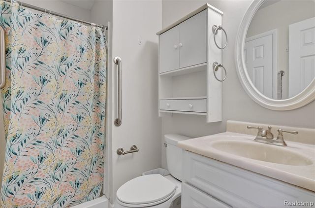 9155 Satelite Drive, White Lake, MI 48386