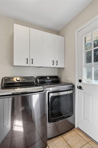9155 Satelite Drive, White Lake, MI 48386