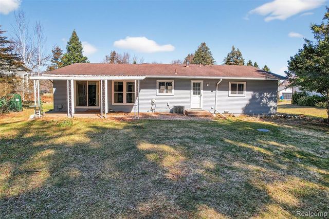 9155 Satelite Drive, White Lake, MI 48386