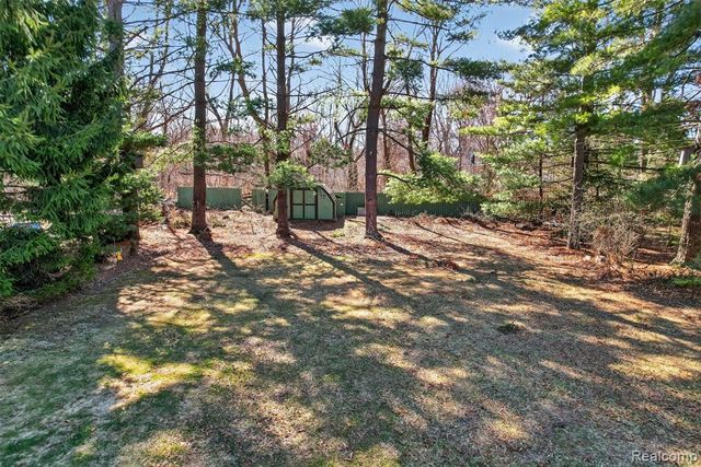 9155 Satelite Drive, White Lake, MI 48386
